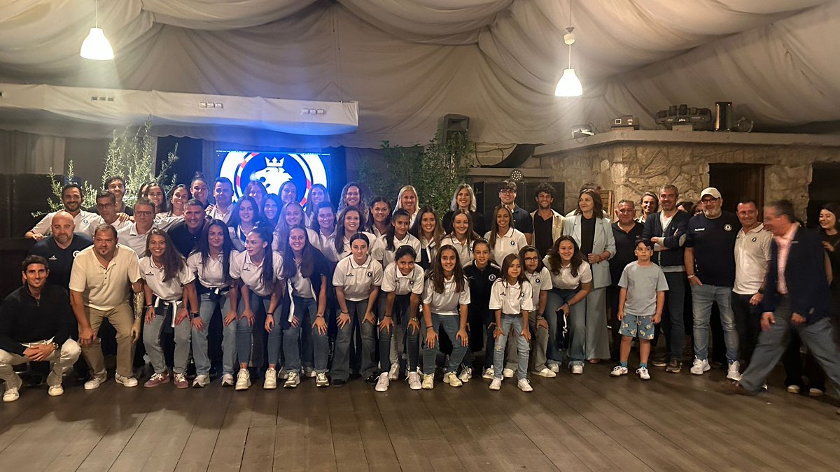 ZaragozaCFF's tweet photo. Hemos presentado en @torrelunazgz la temporada 24 - 25 con nuestras jugadoras, cuerpos técnicos de las diferentes categorías, patrocinadores y autoridades como el concejal de deportes del Ayuntamiento de Zaragoza, @BrocateFelix 

¡Gracias por acompañarnos!

#zaragozacff💙 https://t.co/DllWxkDLlb