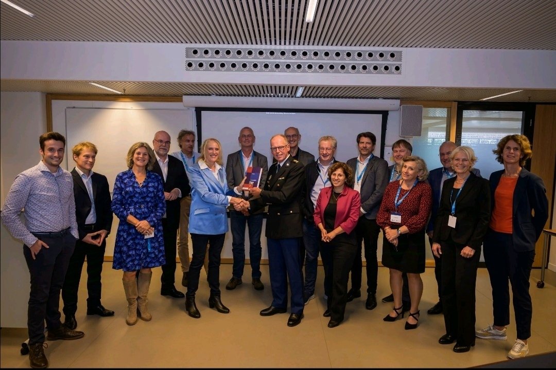 Jasper De Paepe (@jasperdepaepe) on Twitter photo The editors & authors of the new Dutch handbook on policing handed over a copy to the director of <a href="/Politieacademie/">Politieacademie</a>. The main takeaway was the mutual interest of students and police to work together. Hopefully we can facilitate this more in the future <a href="/ISGA_Hague/">ISGA The Hague</a> ... The editors & authors of the new Dutch handbook on policing handed over a copy to the director of <a href="/Politieacademie/">Politieacademie</a>. The main takeaway was the mutual interest of students and police to work together. Hopefully we can facilitate this more in the future <a href="/ISGA_Hague/">ISGA The Hague</a> ...