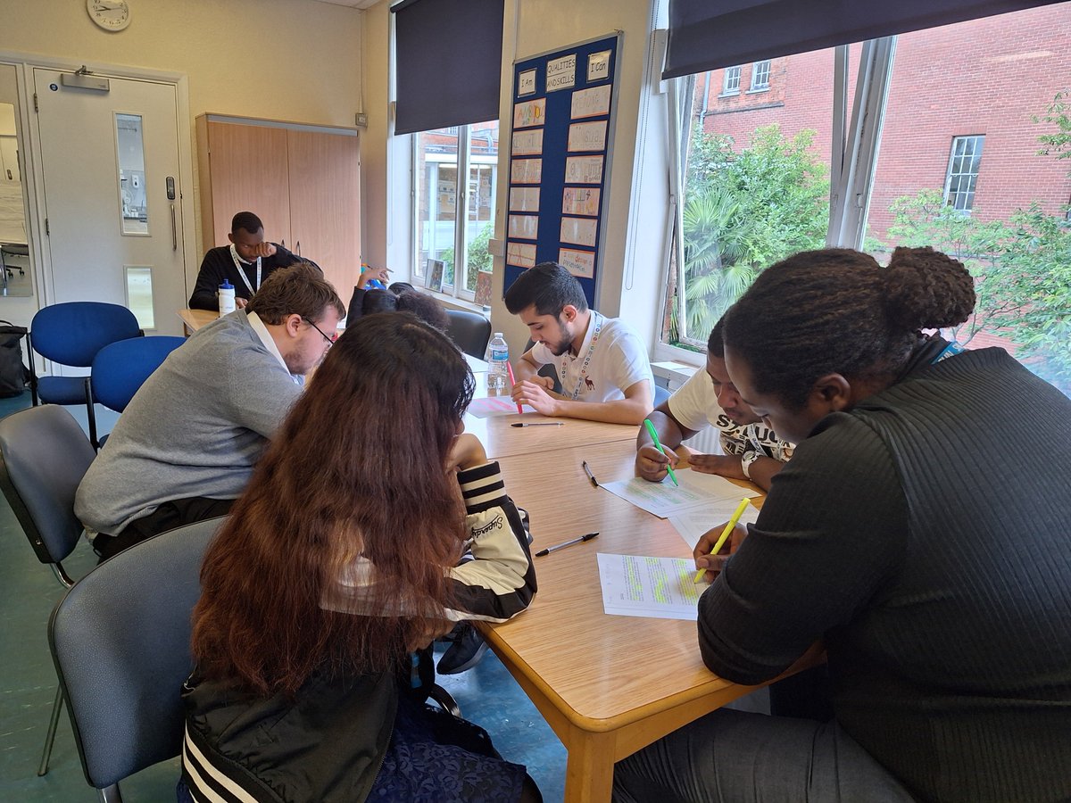 ProjectSEARCHEL's tweet image. Working on our Health and safety PowerPoints and starting to refine our C.V writing skills. Amazing work ethic from all interns this week.