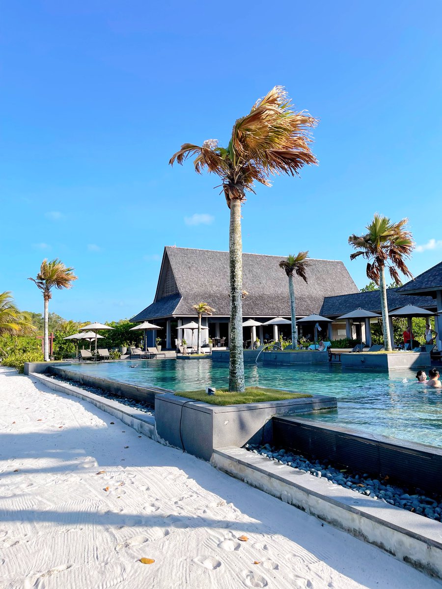 arfdy12's tweet photo. Kalau nak experience resort dekat tepi pantai, makan sedap, tak perlu keluar untuk buat benda lain dan berkonsep nusantara… this is the place!

Tak payah nak pergi Bali dah, bajet untuk flight tu boleh bayar this 5 Stars resort.

Memang berbaloi sambil Cuti-cuti Malaysia! https://t.co/IG7VktLgIl
