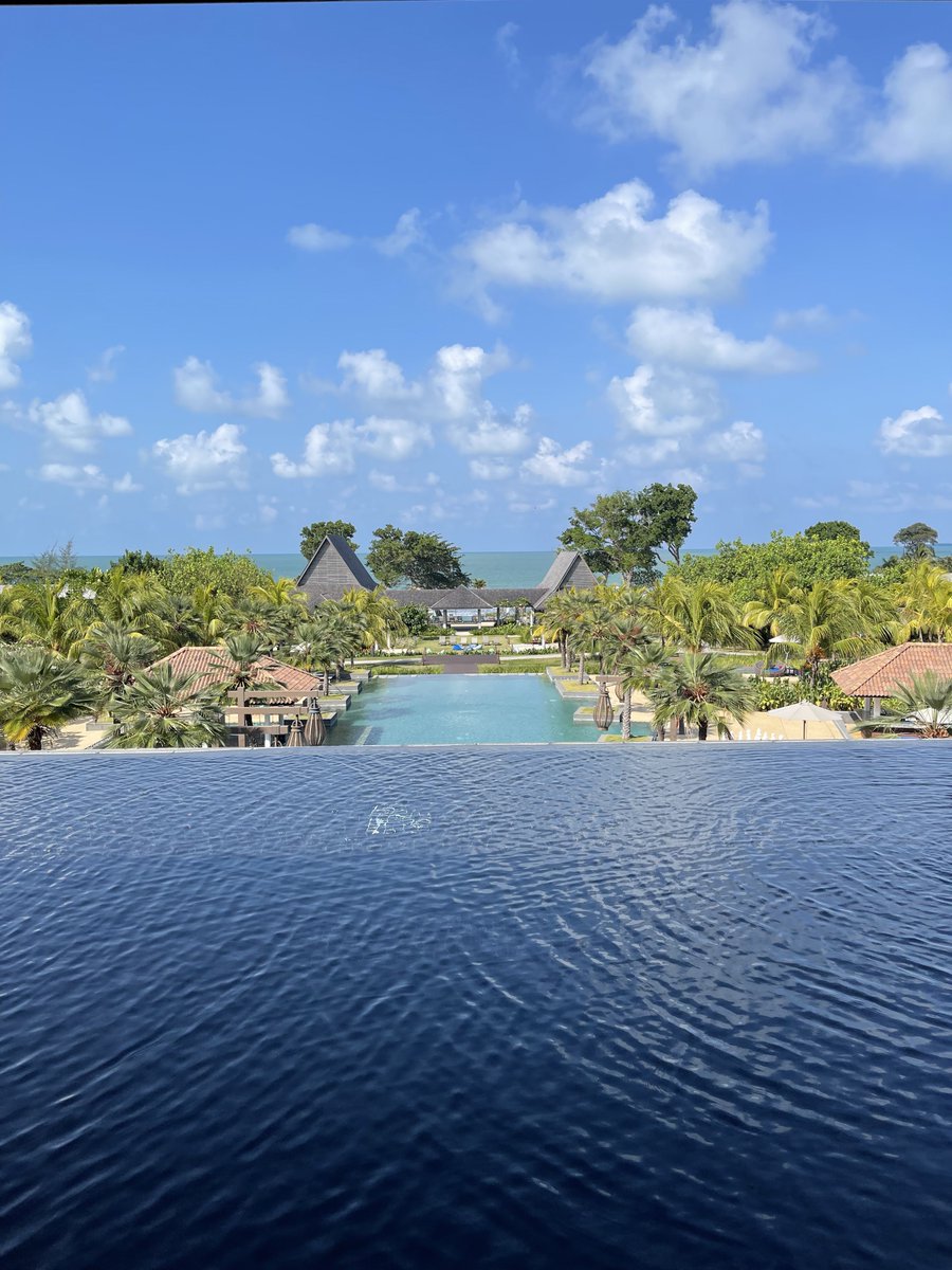 arfdy12's tweet photo. Kalau nak experience resort dekat tepi pantai, makan sedap, tak perlu keluar untuk buat benda lain dan berkonsep nusantara… this is the place!

Tak payah nak pergi Bali dah, bajet untuk flight tu boleh bayar this 5 Stars resort.

Memang berbaloi sambil Cuti-cuti Malaysia! https://t.co/IG7VktLgIl