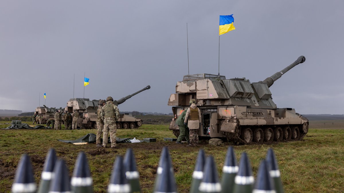 DefenseMirror's tweet photo. U.K. to Equip Ukraine with 16 AS90 155mm SP Artillery Guns: https://t.co/91dsBCQ5Y2
#AS90 #155mm #artillery #howitzer #gun #SpecialMilitaryOperation #Russia #Ukraine #UkraineConflict #RussiaUkraineWar #UkraineWar #RussianInvasion https://t.co/JZdIP9X1d6