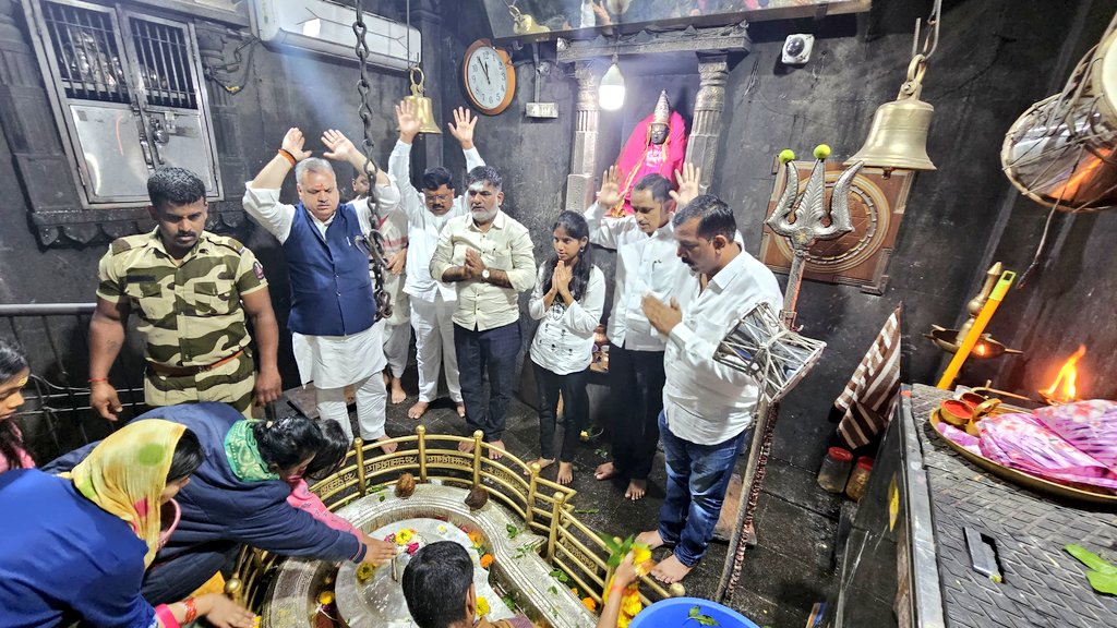 आज अपने जन्मदिन के सुअवसर पर महाराष्ट्र के पुणे जिले के भीमाशंकर गांव में स्थित भीमाशंकर ज्योतिर्लिंग के दर्शन एवं पूजन किया।

भगवान भोलेनाथ सबकी मनोकामना पूर्ण करें।

ॐ नमः शिवाय 🙏