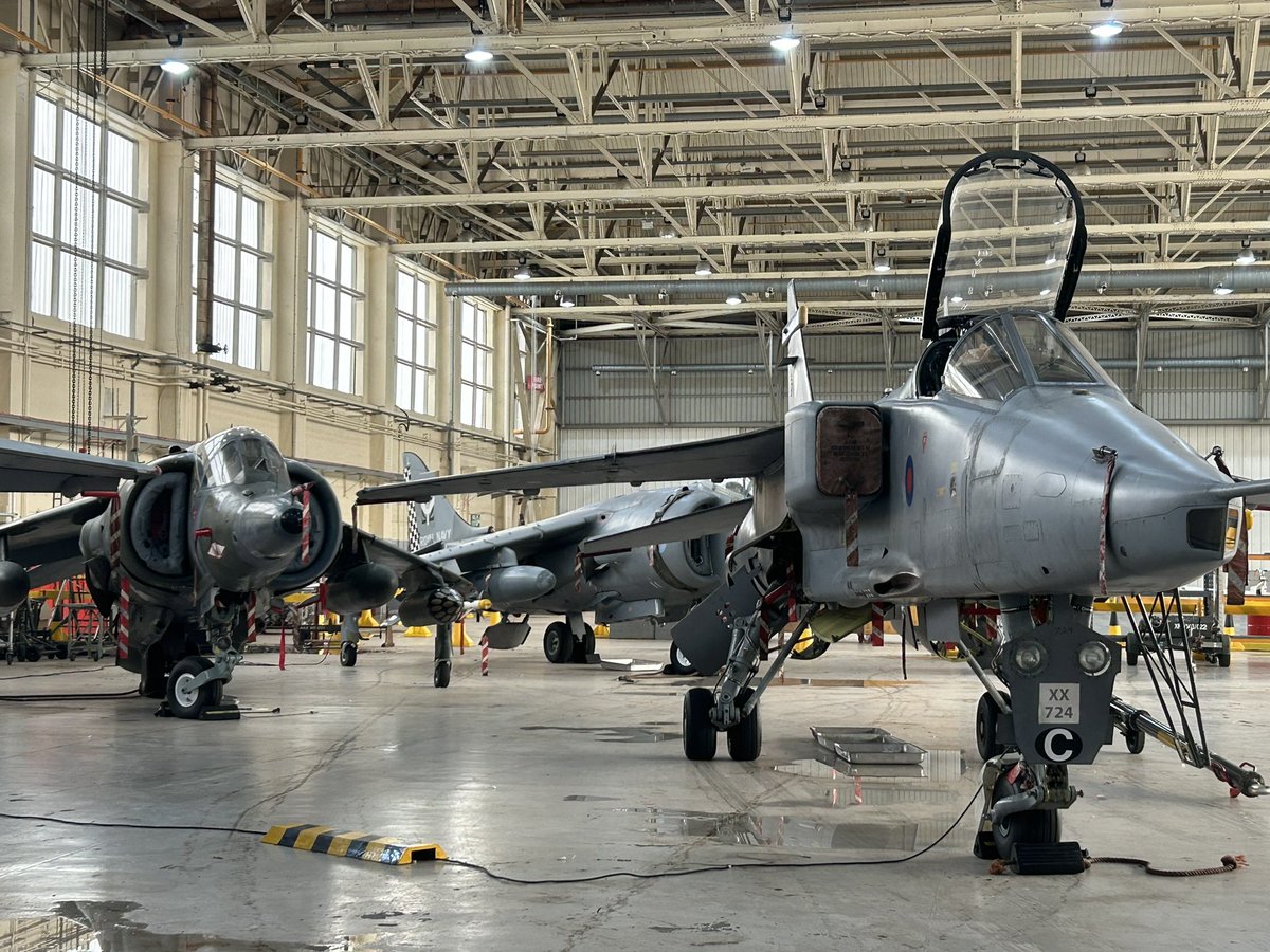Another couple of photos from my trip to Cosford! #Harrierpres