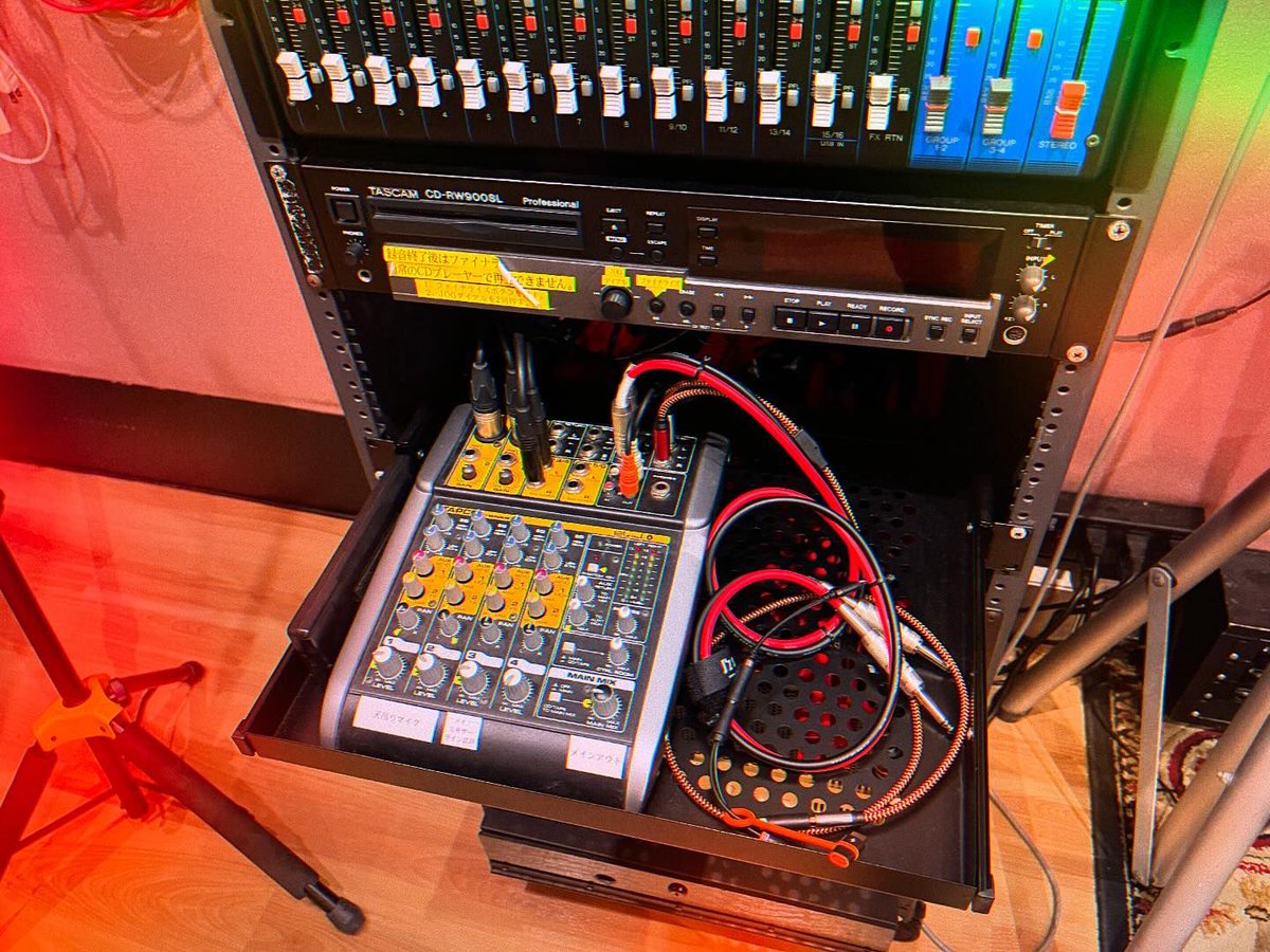 jzstudio's tweet photo. 本館J&amp;Zスタジオの録音がバージョンアップしました🎤

今までは天吊りマイクで拾った音をCDのみに録音する形でしたが、スマホに録音できるようになりました！

ご利用手順は、スタ��オ内、ロビーにマニュアルが貼ってありますので、まずはそちらをご確認ください！

#jzstudio
#音楽スタジオ 
#日進市 https://t.co/hSn7cikxsl