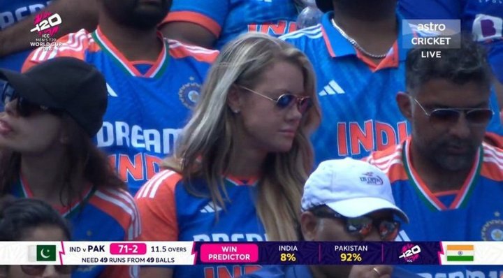Tumhari poori team khaa jaata hai, pait toh niklega hi bsdk