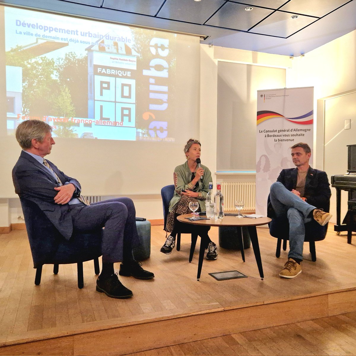 Le @pour_forum facilite le dialogue 🇨🇵🇩🇪 sur le développement urbain durable! 🌿🚲 Vive discussion avec #FrankBaasner, #SophieHaddakBayce,  <a href="/aurba_33/">a'urba</a>, et <a href="/Laguigne77/">Guillaume Pouyanne</a>, @Forumurb1. L'objectif: Partager des expériences, se laisser inspirer, développer des recommandations d'action.