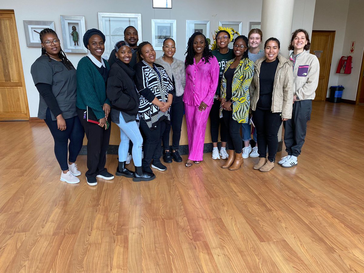 AIRU_SAMRC's tweet photo. Happy to have hosted Dr Kizzmekia Corbett-Helaire  @KizzyPhD at AIRU last week who spoke about her mRNA vaccine journey and her new work pioneering broad Coronavirus vaccine strategies. A great talk to get us all inspired! #vaccineswork https://t.co/TnGZkl7dPy