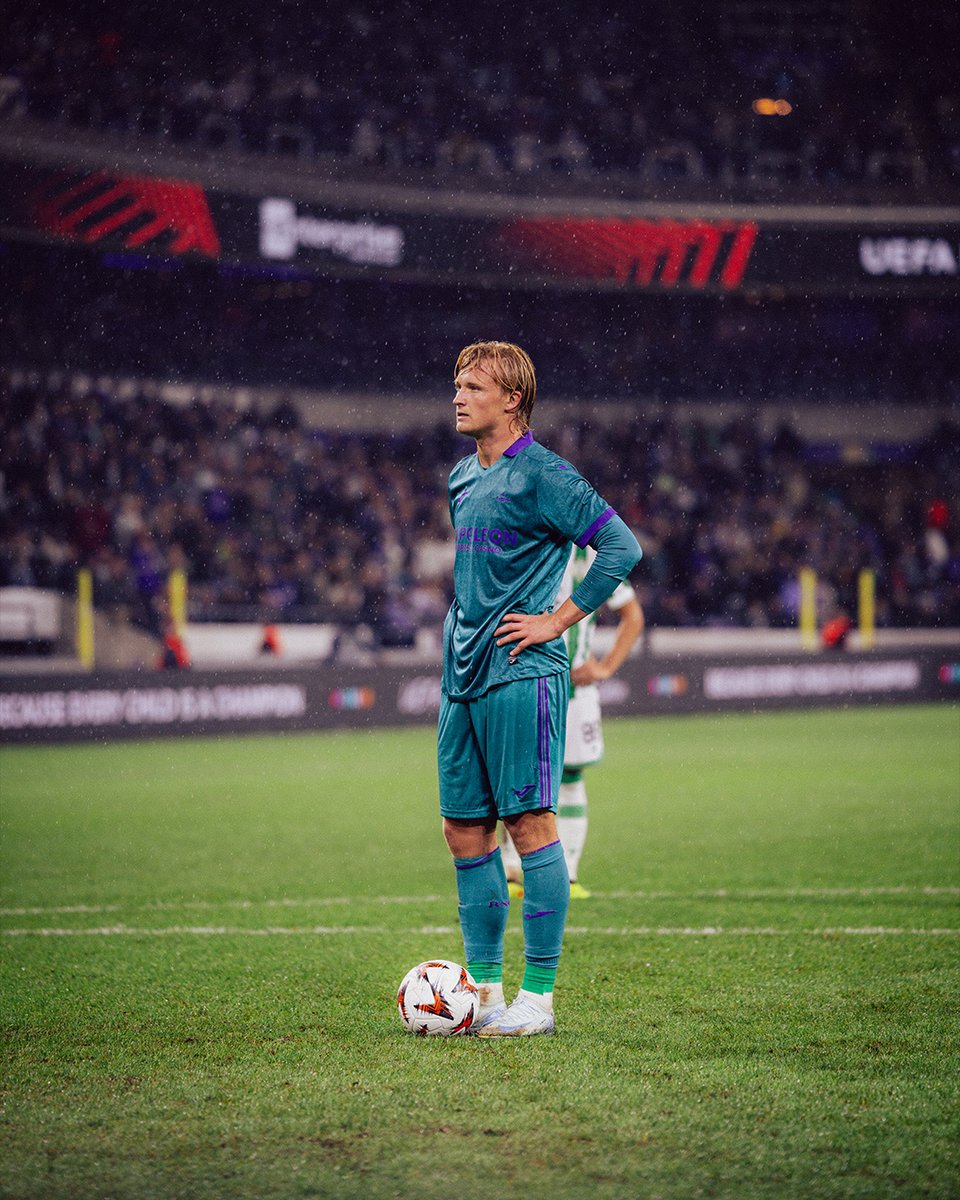 rscanderlecht's tweet photo. You know what happens next. 🟣⚪ #ANDFER https://t.co/PIik5g5iO7