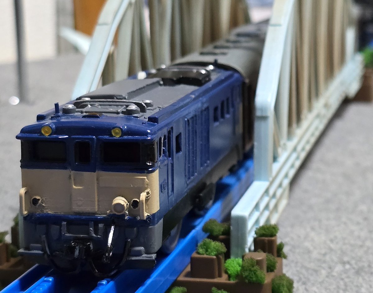 JrWEST8091's tweet photo. #改造プラレール 
EF64 (1031)
作り始めてからだいぶ時間がかかりましたがやっと作り終えました
表面処理が荒いですがかっこよく作れたんで満足です💮 https://t.co/XZ7ZJadVTx