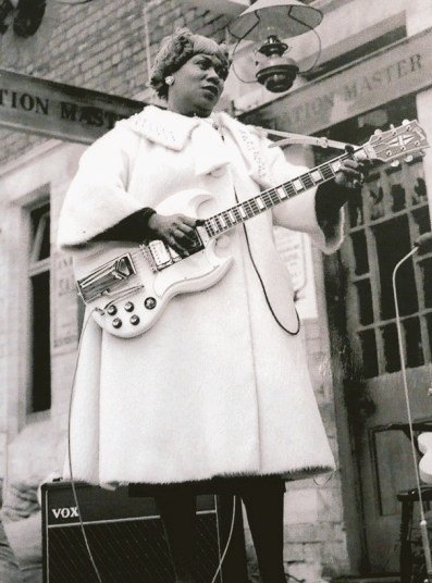 Sister Rosetta Tharpe (1915-1973), legendary US singer, songwriter, guitarist, and recording artist who played rock'n'roll long before anyone else, a pioneer in music #WomensArt 🎸