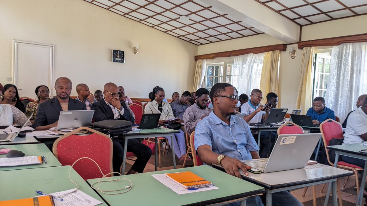 Conférence PROPRAIX II :  le deuxième jour est consacré à la présentation des résultats du projet ProPaix. Il s'agit du bilan après 25 ans de mécanisme de stabilisation et de construction de la paix à l'Est de la #RDC et les leçons mutuelles entre la recherche et la politique.