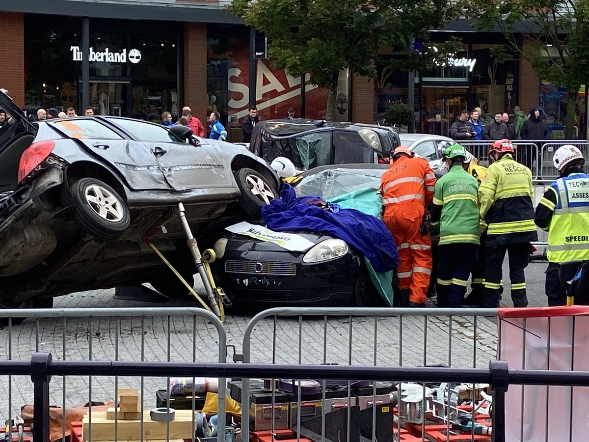 Molevalleycpr's tweet photo. First competition day at @_ukro Festival of Rescue hosted by @HantsIOW_fire. This is the extrication area at @GunwharfQuays https://t.co/FeYJ6SEAx7