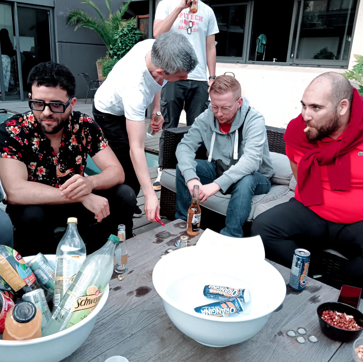 linagora's tweet image. La semaine dernière à la Villa c&apos;était apéro de rentrée !😉🥤

Autour de la piscine en mode &quot;Chill&quot; et &quot;Venez comme vous êtes&quot;...

Juste le plaisir de terminer la journée ensemble et d&apos;échanger entre collègues autour d&apos;un verre !

welcometolinagora.com

#thinkopen
#opensource