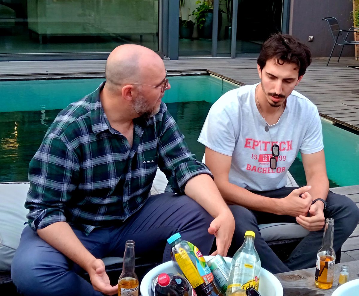 linagora's tweet image. La semaine dernière à la Villa c&apos;était apéro de rentrée !😉🥤

Autour de la piscine en mode &quot;Chill&quot; et &quot;Venez comme vous êtes&quot;...

Juste le plaisir de terminer la journée ensemble et d&apos;échanger entre collègues autour d&apos;un verre !

welcometolinagora.com

#thinkopen
#opensource