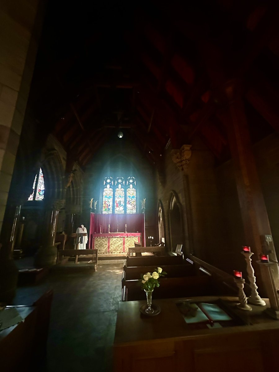StEdmundsRoch's tweet image. #Luxaeterna #DivineLight #StEdmundsRoch #DiscoverChurches #ExploreChurches #RochdaleHeritage @TheCCT @RochdaleCouncil @HistoricEngland @EnglishHeritage @thevicsoc