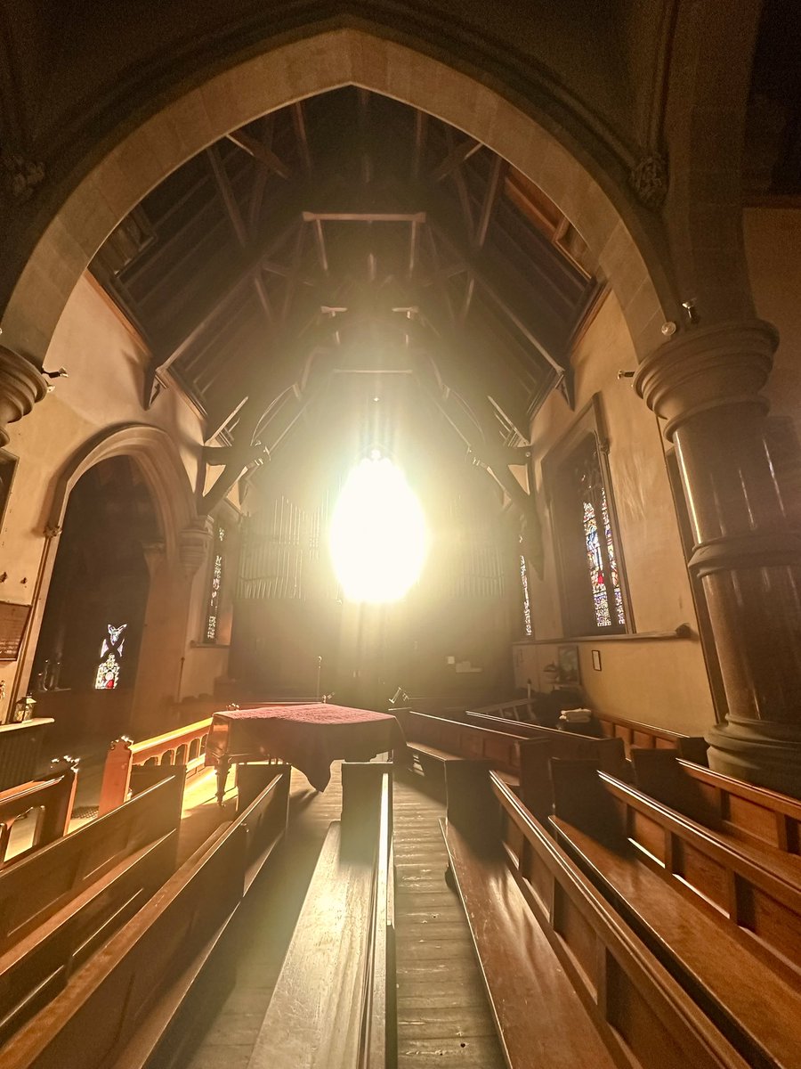 StEdmundsRoch's tweet image. #Luxaeterna #DivineLight #StEdmundsRoch #DiscoverChurches #ExploreChurches #RochdaleHeritage @TheCCT @RochdaleCouncil @HistoricEngland @EnglishHeritage @thevicsoc