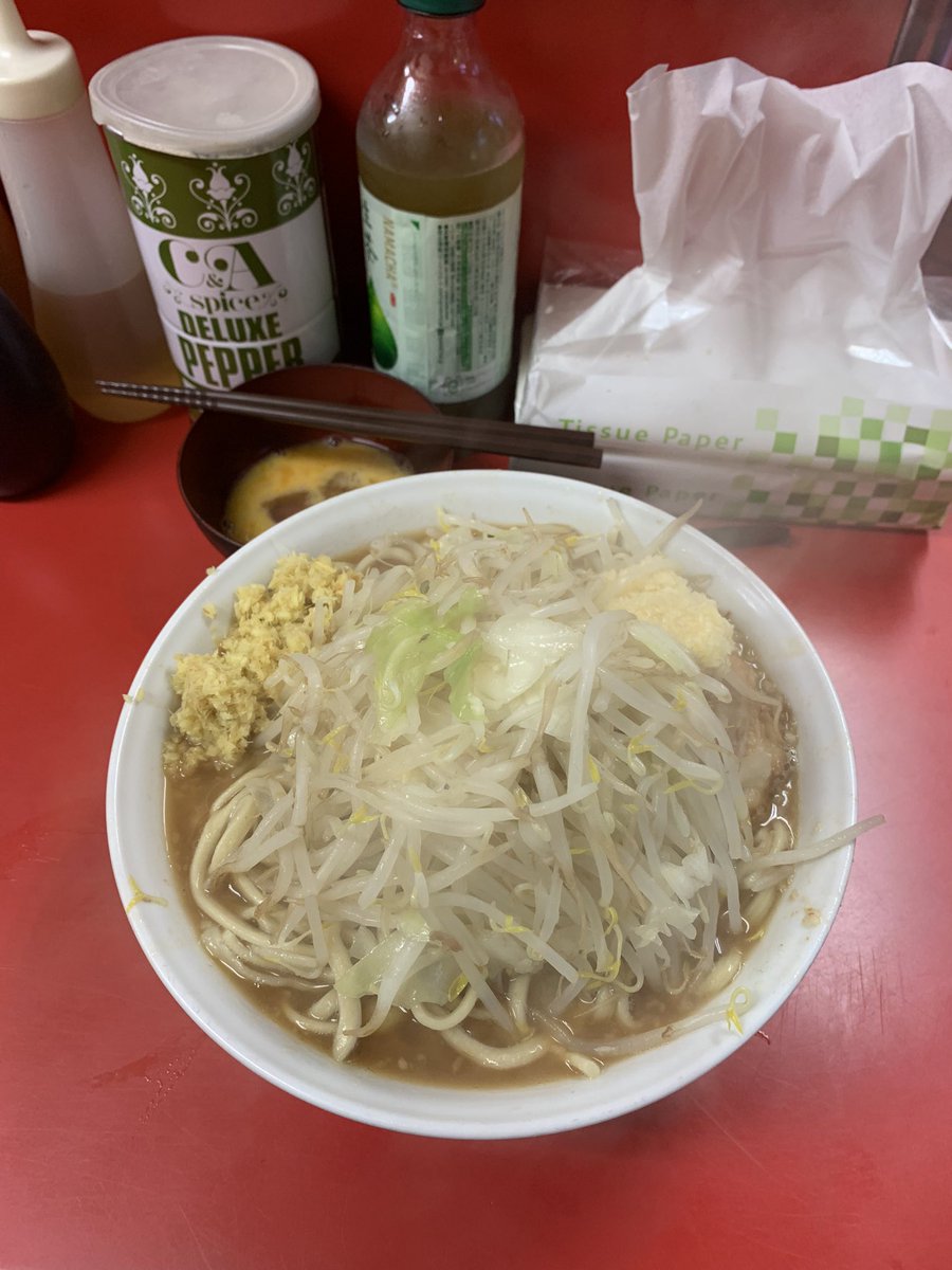 undersonkun's tweet photo. ラーメン二郎仙台店
大ラーメン　5カタ　＋豚1枚と生卵
ニンニクマシ生姜
1ヶ月ぶりのラーメン！今日のは豚もスープも麺も全てうまい上ブレだった😋特に豚が臭みもなくジューシーで良かった。大大大満足。ごちそうさん🙏🏻 https://t.co/K30EwFisDr
