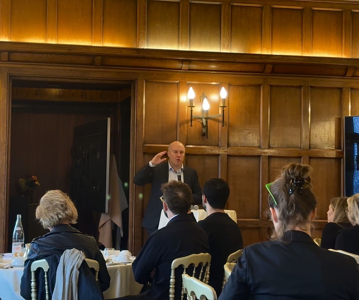 Merci à <a href="/Gemenne/">François Gemenne</a> pour sa participation aux #RencontresVSC, sur le rôle crucial des entreprises face au changement climatique.  Plus que les gouvernements, elles se projettent sur le long terme et réconcilient valeurs et intérêts.

Pour en savoir plus 👉linkedin.com/feed/update/ur………