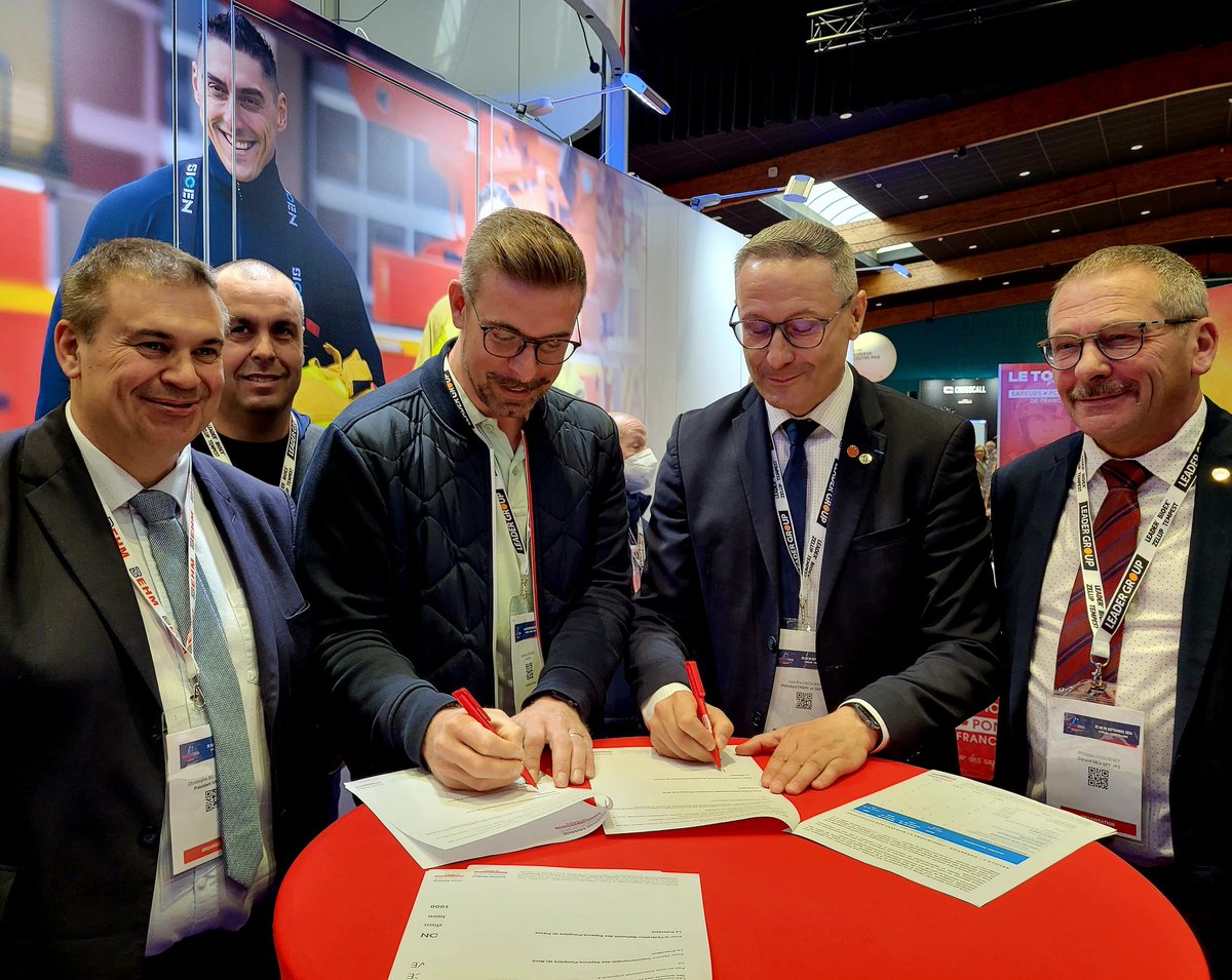 MNSPF (@mnspf) on Twitter photo SIGNATURE DU CFA avec l'UDSP 59 (Nord), la FNSPF et son Président <a href="/BoslandJP/">Jean-Paul Bosland</a> et la <a href="/MNSPF/">MNSPF</a> représenté par <a href="/Cbellot23/">BELLOT ANTONY CHRISTOPHE</a>.
#mutuelle #réseau #pompier SIGNATURE DU CFA avec l'UDSP 59 (Nord), la FNSPF et son Président <a href="/BoslandJP/">Jean-Paul Bosland</a> et la <a href="/MNSPF/">MNSPF</a> représenté par <a href="/Cbellot23/">BELLOT ANTONY CHRISTOPHE</a>.
#mutuelle #réseau #pompier