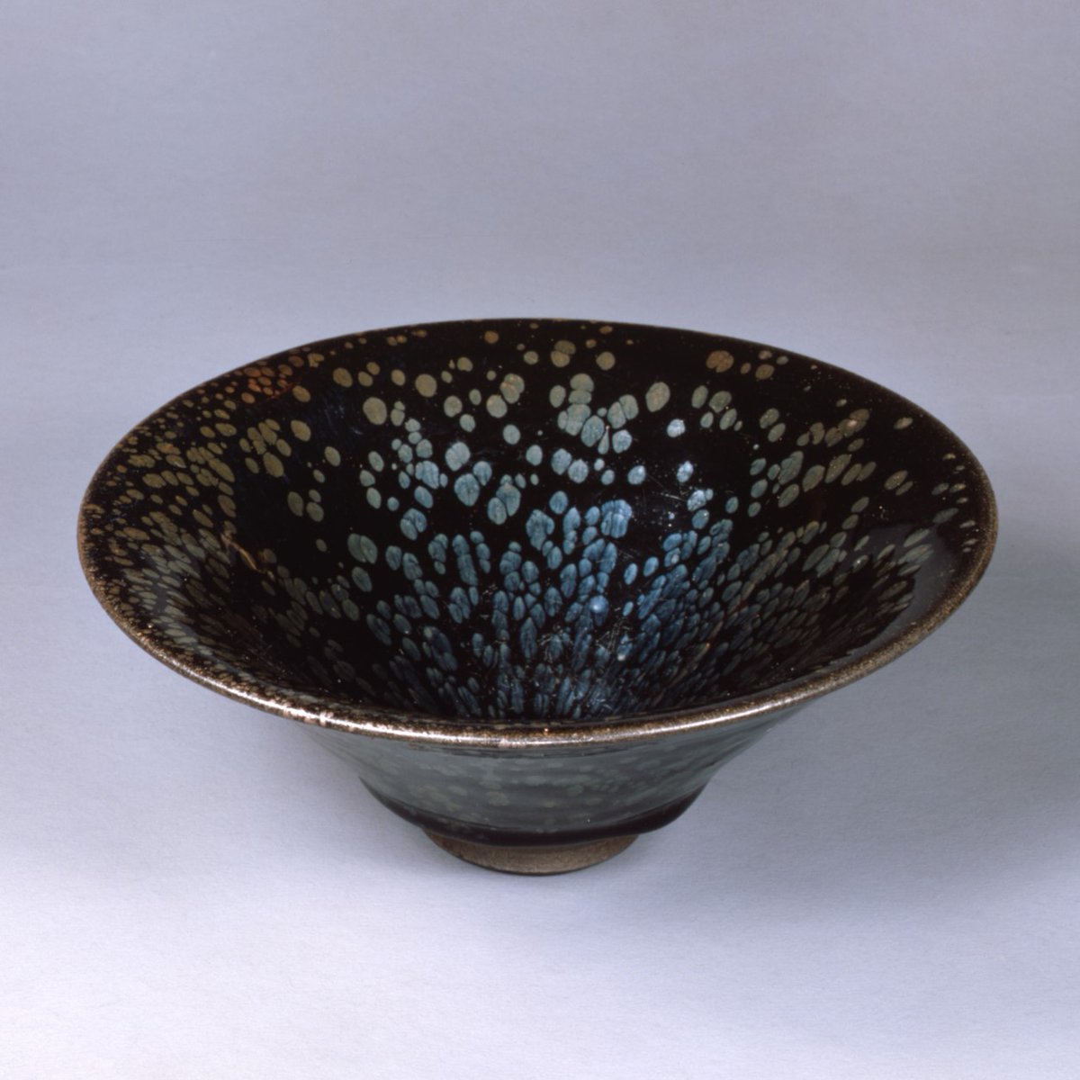 作品紹介🍵重要文化財《油滴天目》／ 油滴斑が大きく姿も見事な名碗