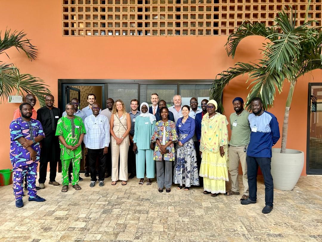 NLinSenegal's tweet photo. Réunion de validation des résultats de l’étude conduite par des experts🇸🇳 et 🇳🇱sur la vision #circulaire de la filière #avicole au🇸🇳. Nous avons recueilli la contribution des acteurs principaux de la filière et identifier des opportunités d’affaires. L’étude sera publiée bientôt. https://t.co/wVJaWeNJ7O