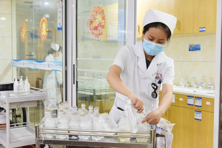 PDChinaBusiness's tweet photo. China's medical insurance system has seen stable operation over the past years, with consistent expansion of drug coverage benefiting patients nationwide. #PRC75thAnniv #ChinaInsight https://t.co/VMelkMPrRG https://t.co/WMT2r6gdvC