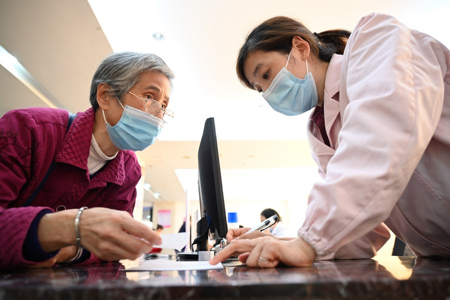 PDChinaBusiness's tweet photo. China's medical insurance system has seen stable operation over the past years, with consistent expansion of drug coverage benefiting patients nationwide. #PRC75thAnniv #ChinaInsight https://t.co/VMelkMPrRG https://t.co/WMT2r6gdvC