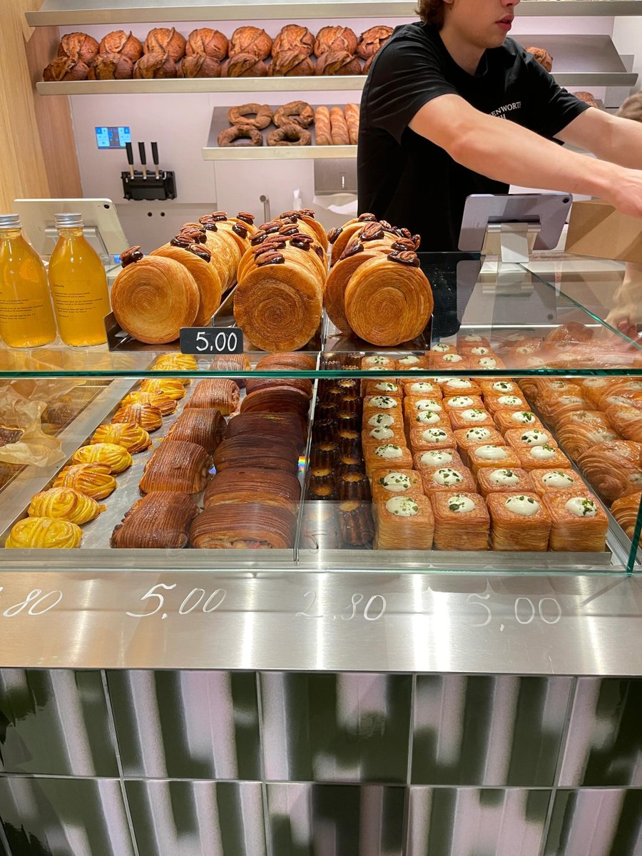 This description paints a vivid picture of the unique textures and flavors of these pastries, especially highlighting their attention to detail in crafting an authentic experience.Delicious and tasty😋😋
