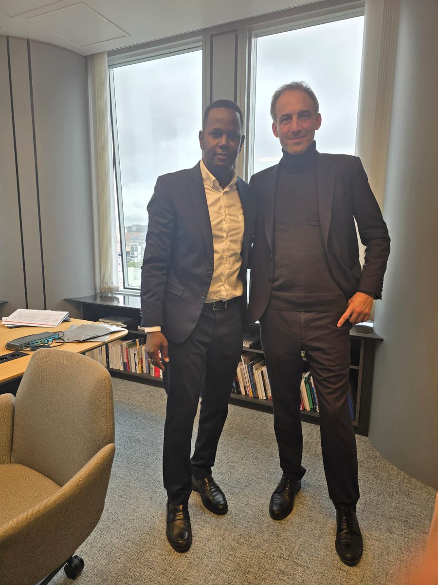 JplDolor's tweet photo. Parlement européen à Bruxelles : 

Entretien au parlement européen avec Thierry Mariani et Raphaël Glucksmann

Au-delà des positionnements idéologiques nationaux, le renforcement de la place de notre pays demeure primordial sur la scène européenne. https://t.co/ng9LVcwq4v