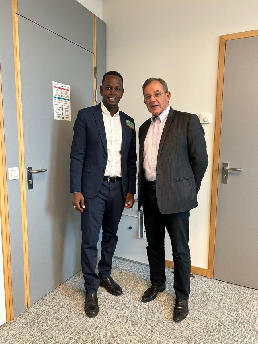 JplDolor's tweet photo. Parlement européen à Bruxelles : 

Entretien au parlement européen avec Thierry Mariani et Raphaël Glucksmann

Au-delà des positionnements idéologiques nationaux, le renforcement de la place de notre pays demeure primordial sur la scène européenne. https://t.co/ng9LVcwq4v