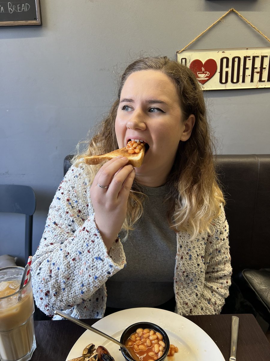 ItsTymo's tweet photo. Beans on Toast: An American perspective in four images. 🫘 🍞 https://t.co/XKiCWZK3JR