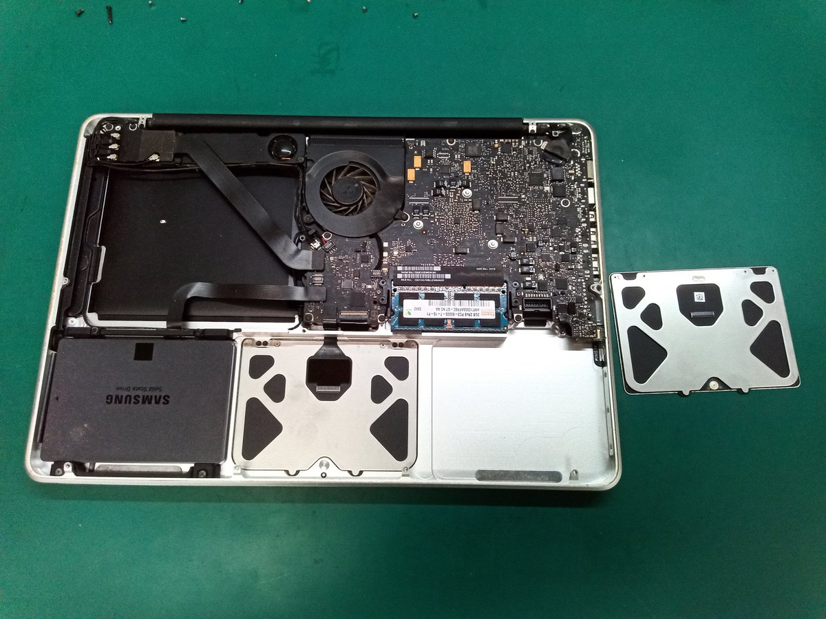 MaclabM's tweet photo. 本日の作業一部になります。
MacBookPro13inch Early 2011トラックパッド交換になります。
カーソルが正常に動作しない症状でございました。
古めの機種の修理の対応もしております。故障等の際はご相談下さいませ。
＃Mac修理　＃MacRepair https://t.co/54Blf2DVmF