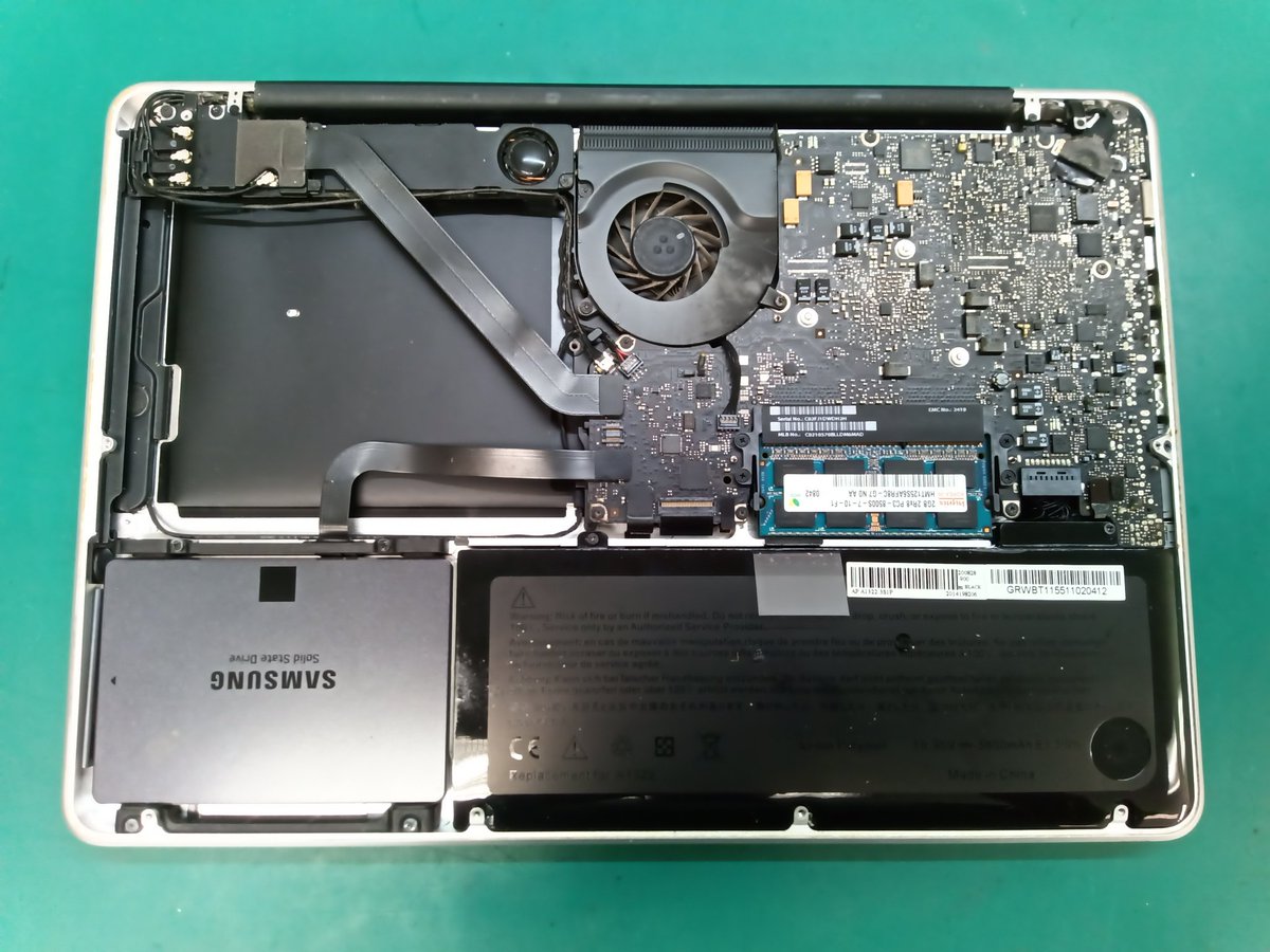 MaclabM's tweet photo. 本日の作業一部になります。
MacBookPro13inch Early 2011トラックパッド交換になります。
カーソルが正常に動作しない症状でございました。
古めの機種の修理の対応もしております。故障等の際はご相談下さいませ。
＃Mac修理　＃MacRepair https://t.co/54Blf2DVmF
