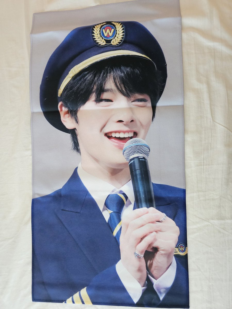 chwyves's tweet photo. #wts #straykids #skz #jeongin IN glitter slogan w zipper bag ver A
 
- $20
- meetup/mailing ok !

very pretty irl, bought during SG GO but never use before, kept in good condition

pm @plainudon if keen

#dominATE_Singapore https://t.co/Qpk2HOvAE3