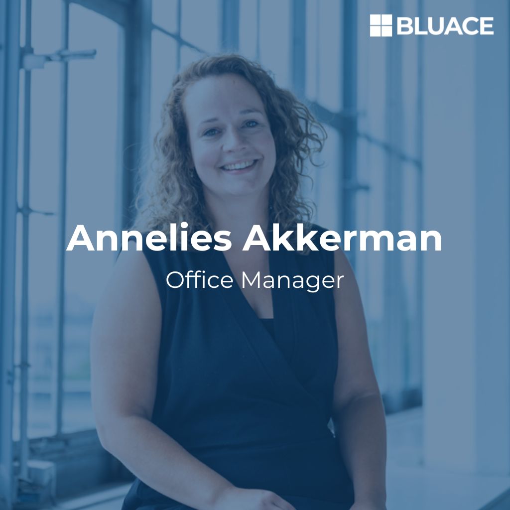 Bluace1's tweet photo. We laten jullie graag kennismaken met de mensen achter Bluace. Vandaag het verhaal van onze Office Manager, Annelies Akkerman! Wat houdt haar rol precies in? En welke doelen heeft ze voor de toekomst? 💼 Dit en meer lees je in Annelies' verhaal ➡️ https://t.co/R9ryxoMt4r https://t.co/d1EIHQr1AS