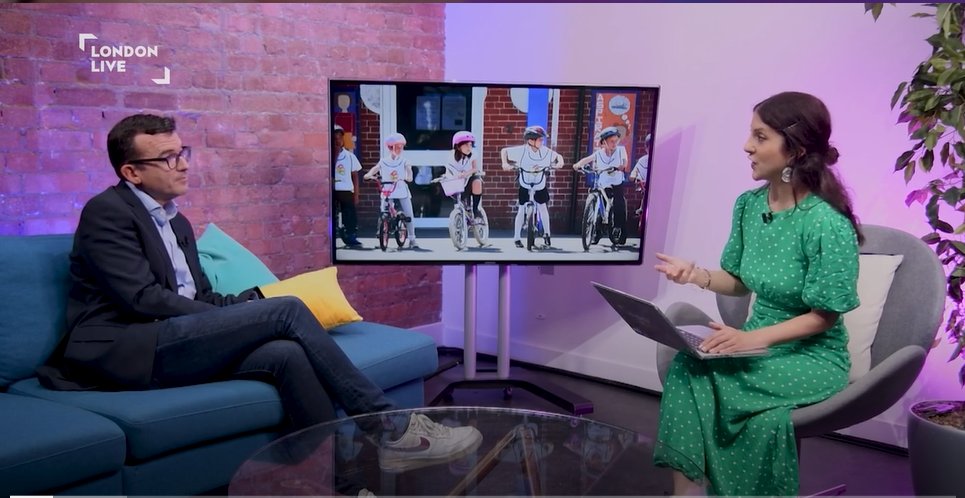 willnorman's tweet image. Great to talk to @LondonLive about #CycleToSchoolWeek.

Around a quarter of LDN car journeys each morning are part of the school run. Switching local trips to walking &amp;amp; cycling cuts congestion and improves kids health &amp;amp; wellbeing.

#ActiveKidsDoBetter

londonlive.co.uk/news/walking-a…