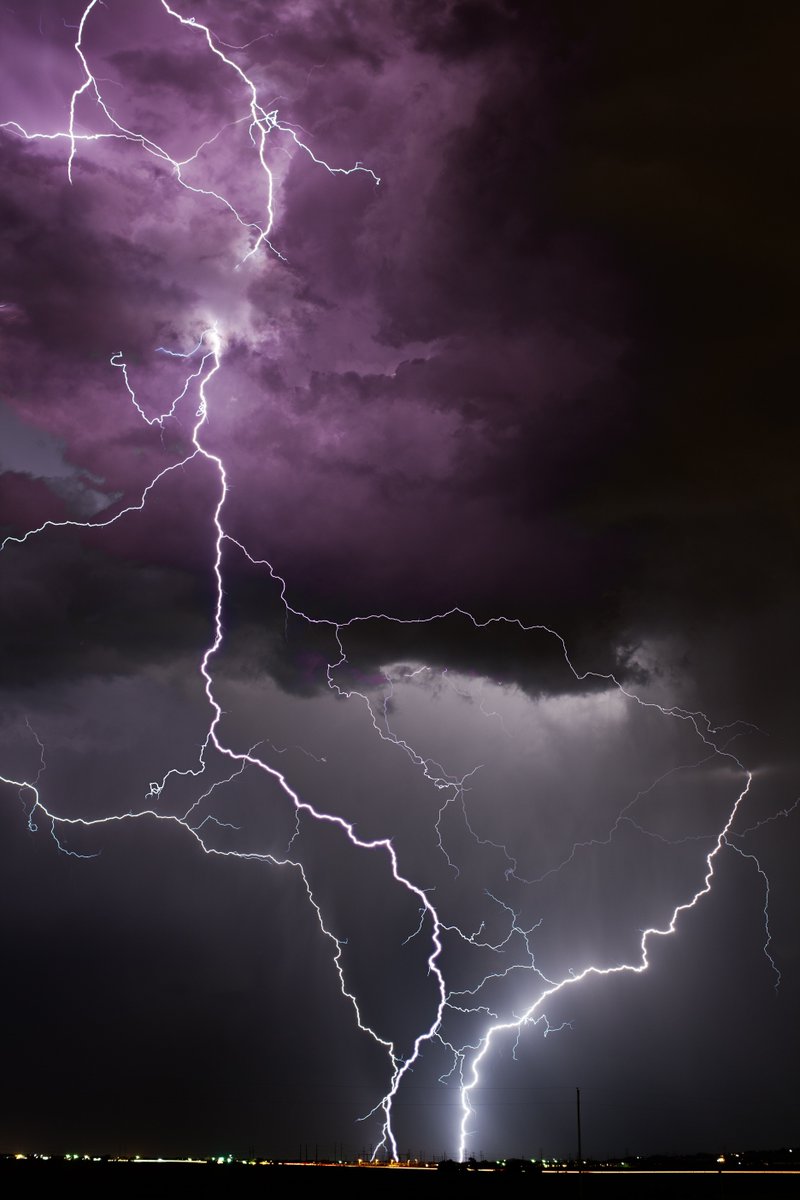“Mommy, I’m scared!” her son called out during the thunderstorm.

“Now, now, sweetie, aren’t you a bit too old to be scared?”

As a new bolt of lightning struck, though, she saw them too.

Hundreds of dark, faceless figures standing outside their house.

#vss365