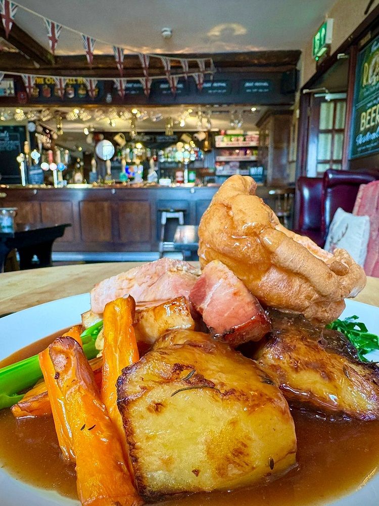 WeAcceptPets's tweet image. The Old Hall Hotel is a traditional 16th Century coaching inn in the picturesque Hope Valley near Castleton, Derbyshire.

🐶 Welcomes dogs 🐾
weacceptpets.co.uk/derbyshire/3913 

#OldHallHotel #HopeValley #PeakDistrict #Derbyshire #Castleton #Explore #DogFriendly #Golfing #Hotel #Holiday