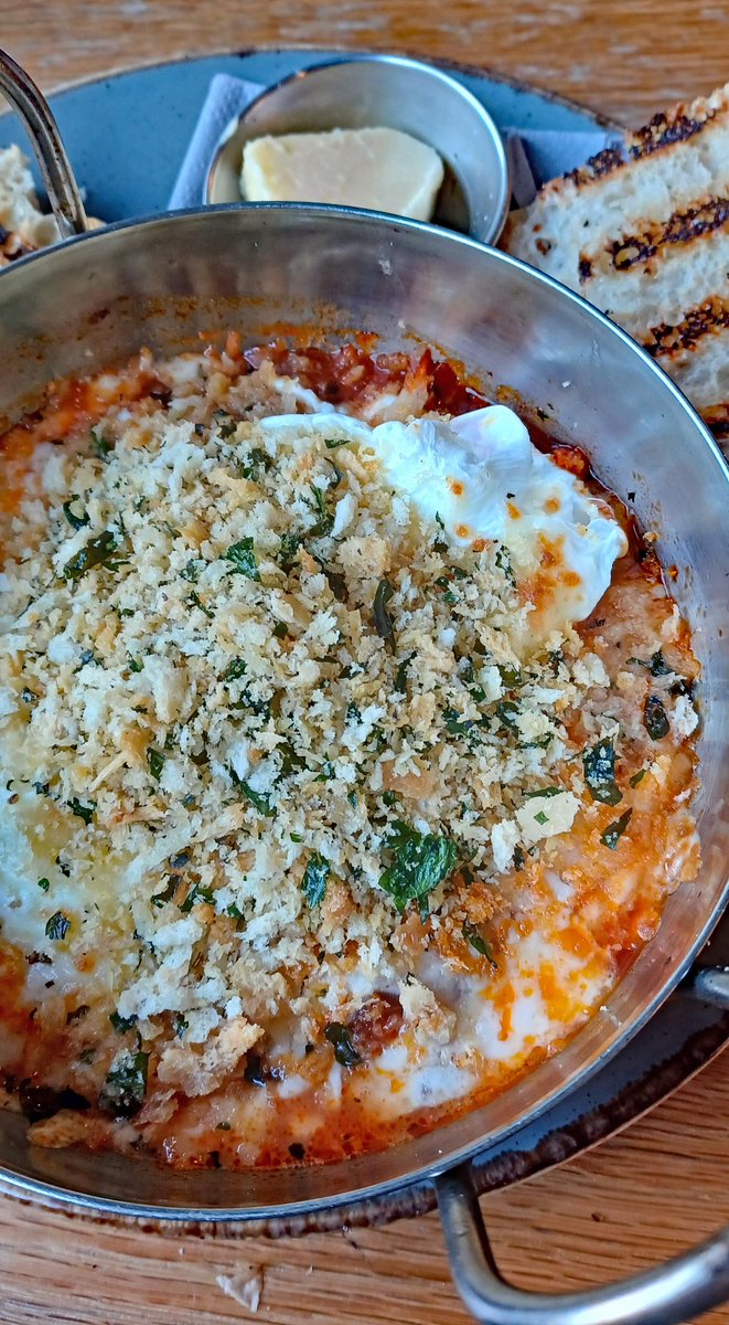 CorkBilly's tweet image. Weekend indulgence at The Bookshelf Elysian. Brunch Delights and City Buzz #thebookshelf #supportlocal @RosscarberyReci  corkbilly.com/2024/09/weeken…