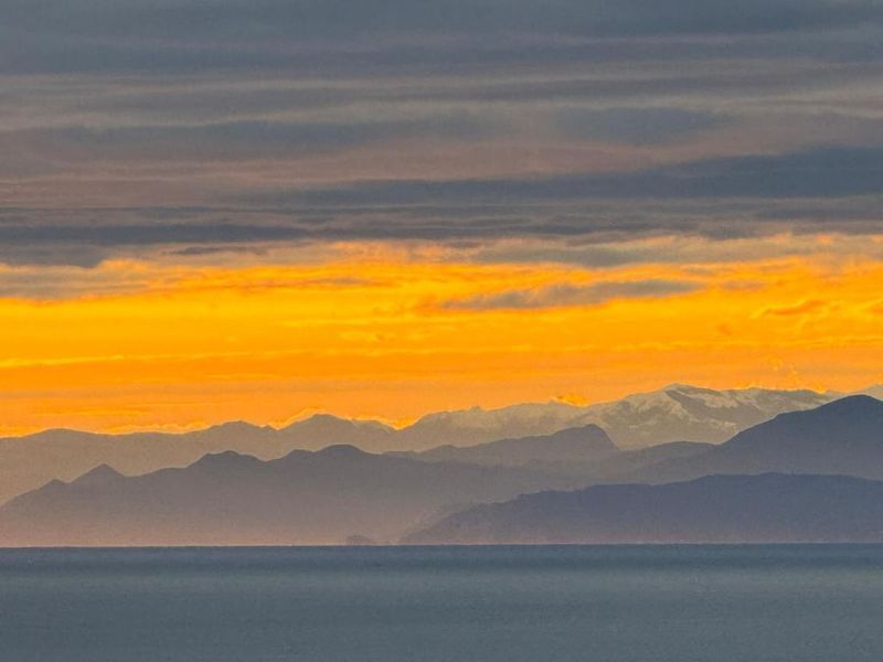 This photo of the Ligurian sunset perfectly captures the essence of my last Italian summer. It symbolises balance and relaxation, reminding me to cherish time with loved ones and not take anything for granted. #LifeBalance