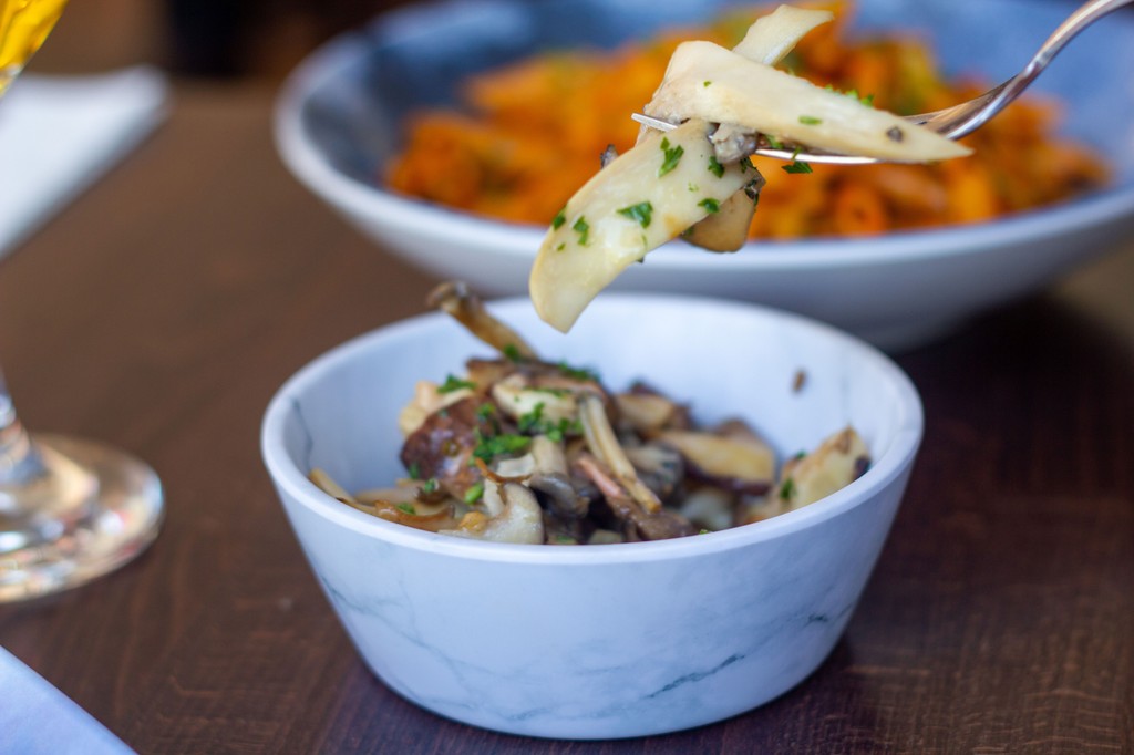 CreativeRDUK's tweet image. Add style and trend to your food displays with our exquisite assortment of trays, bowls, plates, and slabs.

#Creative #FoodPresentation #BuffetStyle #AgraCollection #RestaurantStyle #HotelBuffet #FoodDisplay #ElegantDining