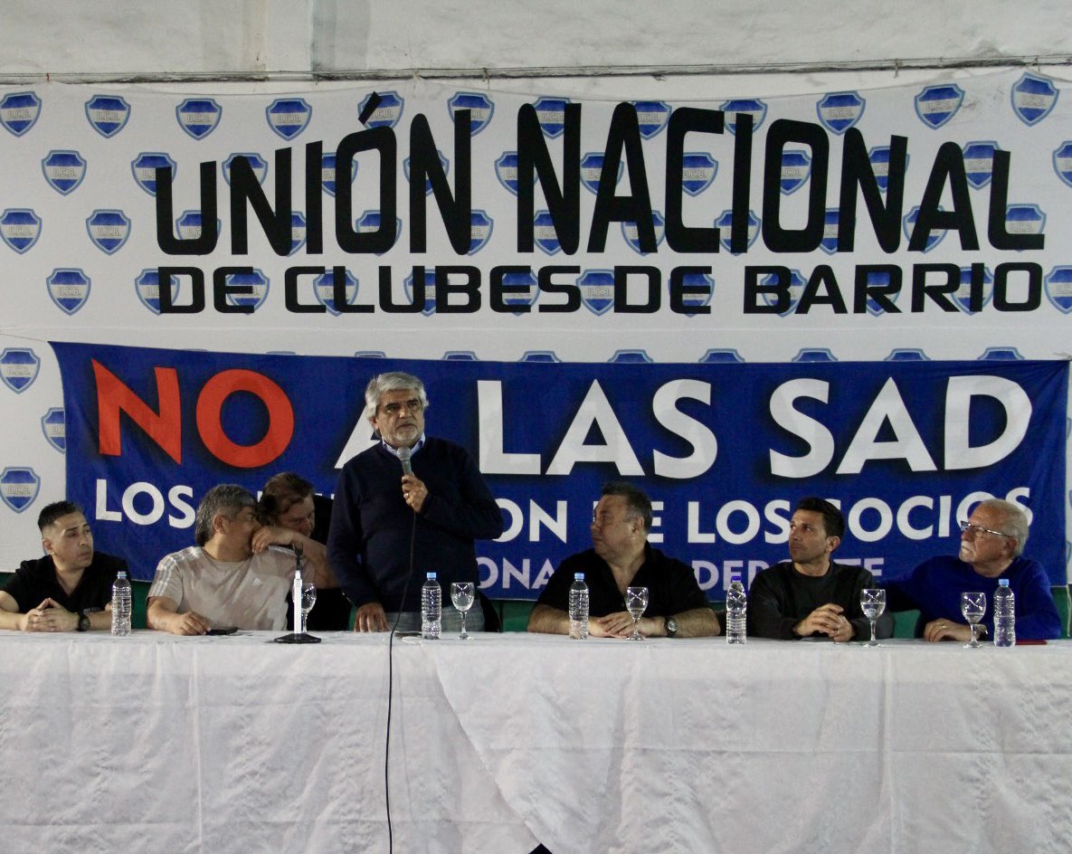 TrabajoPBA's tweet photo. El ministro @WalterCorreaok, participó en la asunción de Pedro Villarreal como nuevo presidente de la Unión Nacional de Clubes de Barrio (UNCB). https://t.co/DNKR08TicT