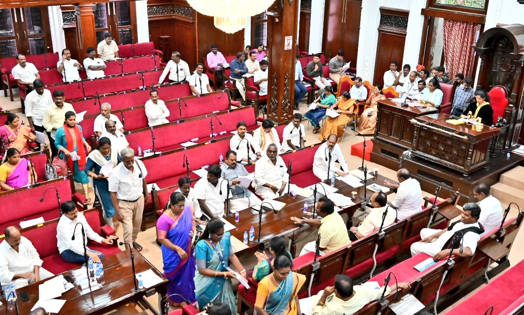 gavastk's tweet photo. தனியார் சுடுகாட்டிற்கு அனுமதி, 6% சொத்துவரி உயர்வு, குப்பைகளை பொதுவெளியில் கொட்டினால் விதிக்கப்படும் அபராதம் 100லிருந்து 1000ரூபாயாக உயர்த்தியதை எதிர்த்து #CPIM #VCK #CPI உறுப்பினர்கள் சென்னைமாநகராட்சி கூட்டத்திலிருந்து வெளிநடப்பு 
@tncpim @Theekkathir @velu_ramavel @gselva158 https://t.co/6hjr7cQXOw