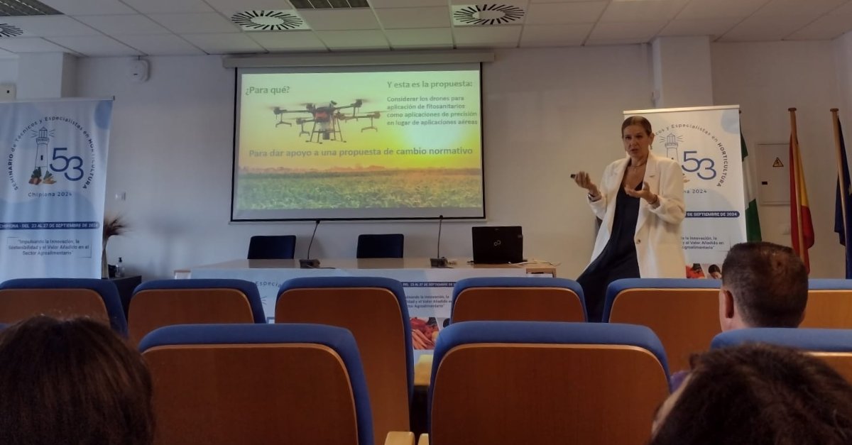 aepla_asoc's tweet photo. 📌 Hoy nos encontramos en Jerez de la Frontera, Cádiz, donde nuestra compañera @MamenMarquez4 está participando en las jornadas del LIII Seminario de Técnicos y Especialistas en #Horticultura, organizado por @mapagob, @AndaluciaJunta y @COITAND. 🚜💦

@IfapaJunta https://t.co/Sl6TcTDZz4