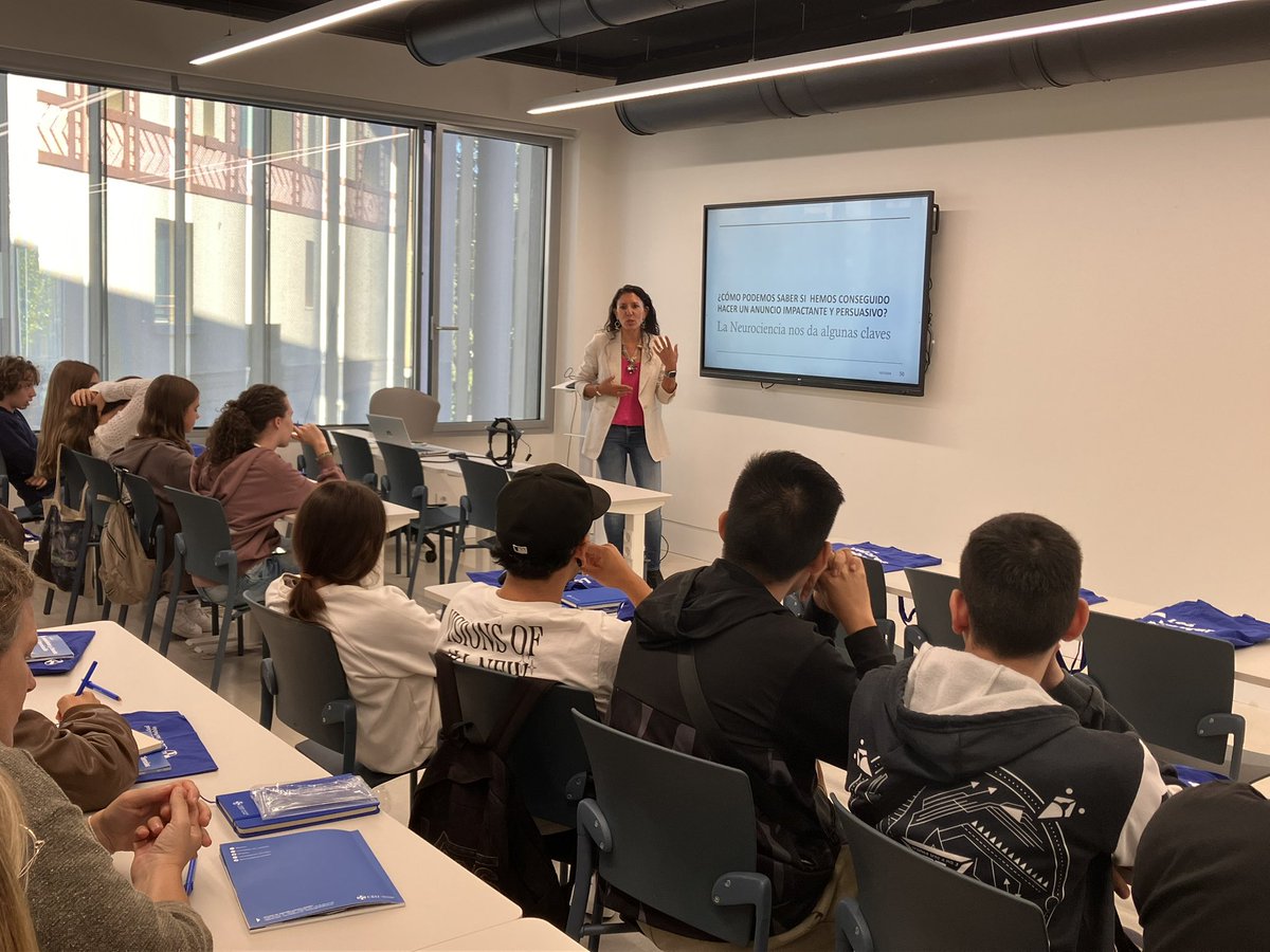 AlgorLit tweet media