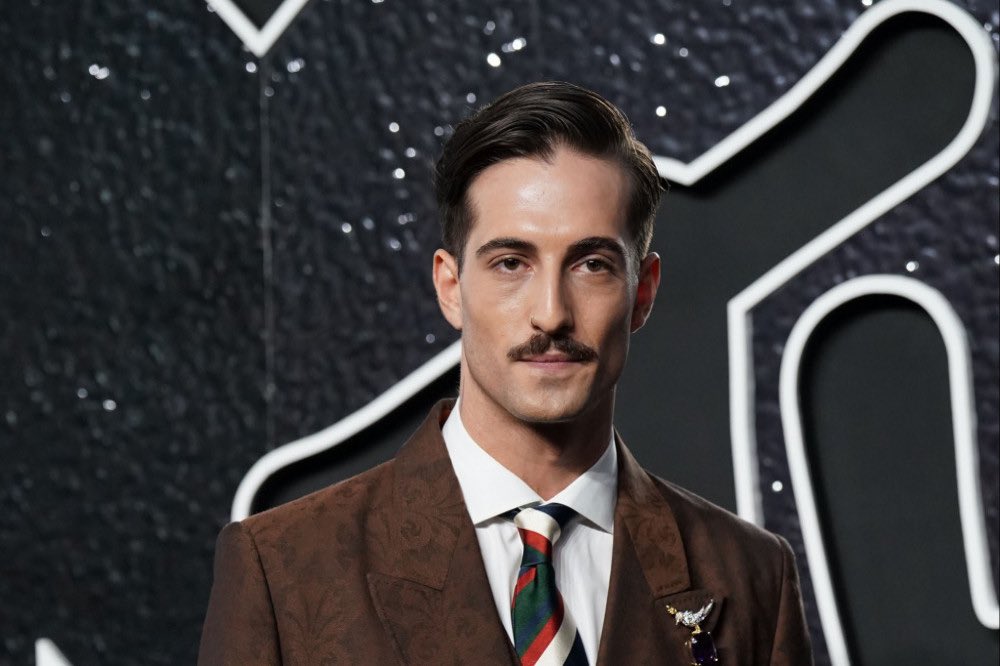 stefanomannucc1's tweet image. “Ho trovato la mia voce”. Potrà #damianodavid tornare ai “doveri” del rock dopo questa gita nell’ultrapop? Lo showbiz punterà sulla costruzione di un divo o pretenderà lo sfruttamento intensivo dei #Maneskin? Il debutto solista con #Silverlines analizzato sul #Fattoquotidiano