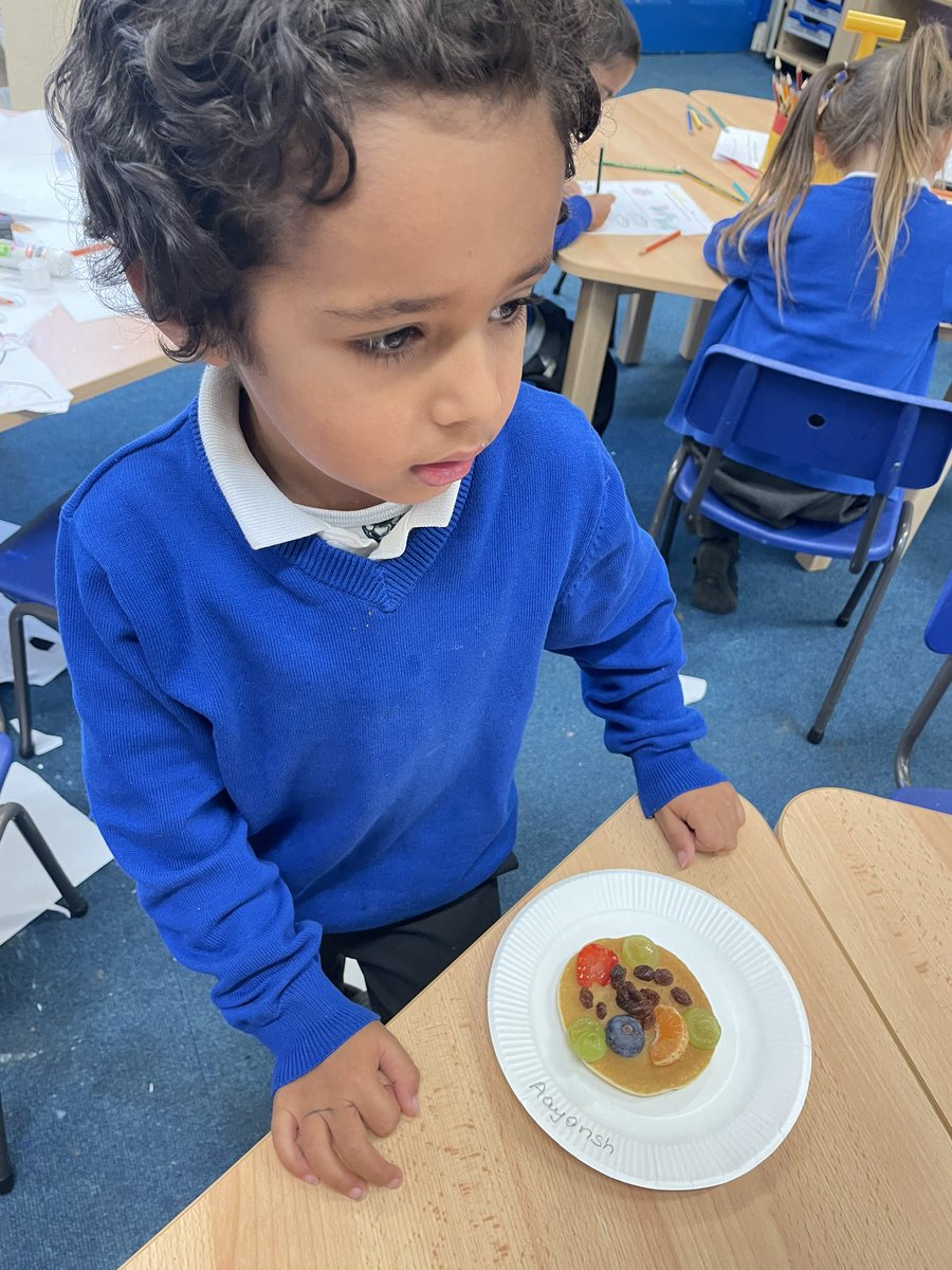 PelhamReception's tweet photo. We are making fruit faces today! We cannot wait to eat them! @PelhamPrimary_ @trustilluminate https://t.co/nWvcxLtr1R