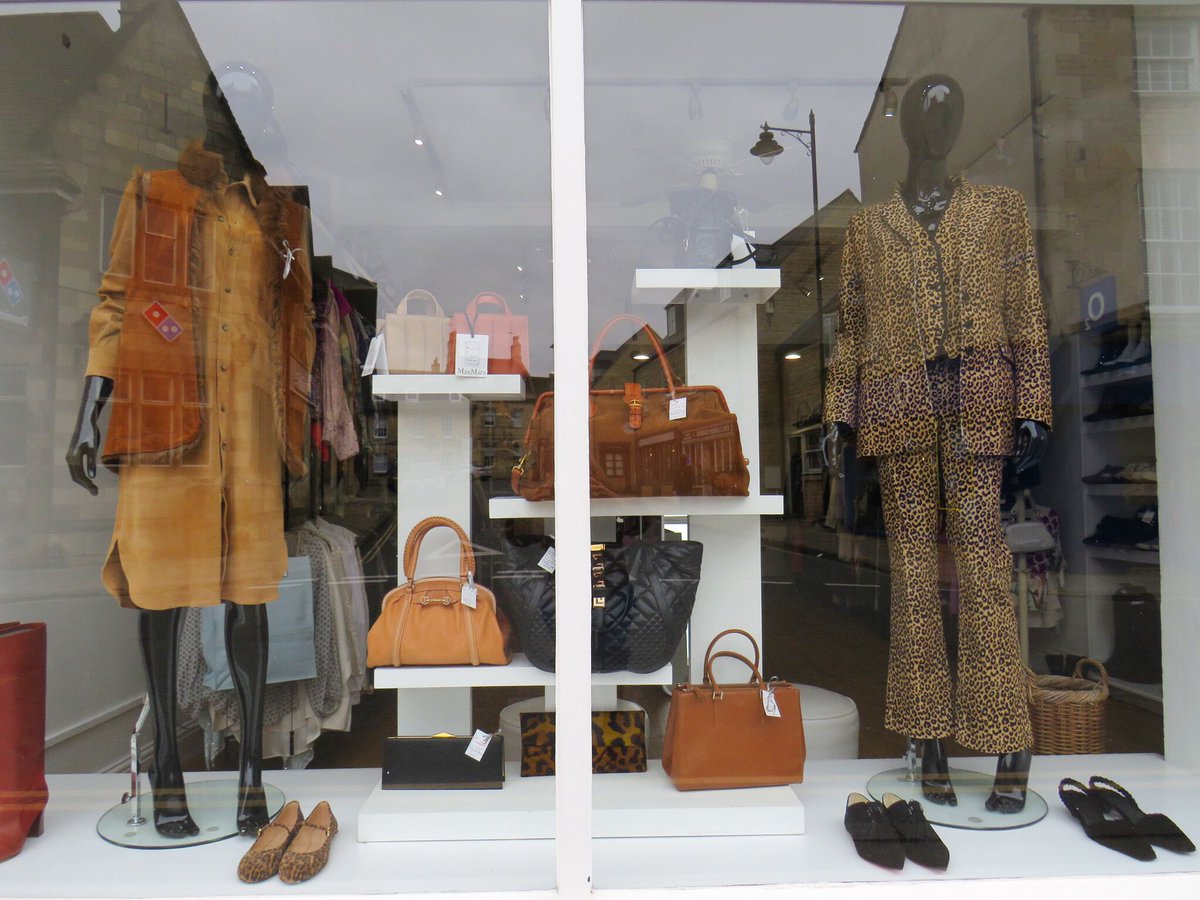 ArchLabelAgency's tweet image. Snuggle up in warm colours and different textures 🍁 on the left gorgeous #meandem long line sheepskin gilet £290, M, classic #ralphlauren suede shirt dress £250, size 12 🍁 #yolke leopard print three piece trouser suit (new with tags) £190, size 12 🐆