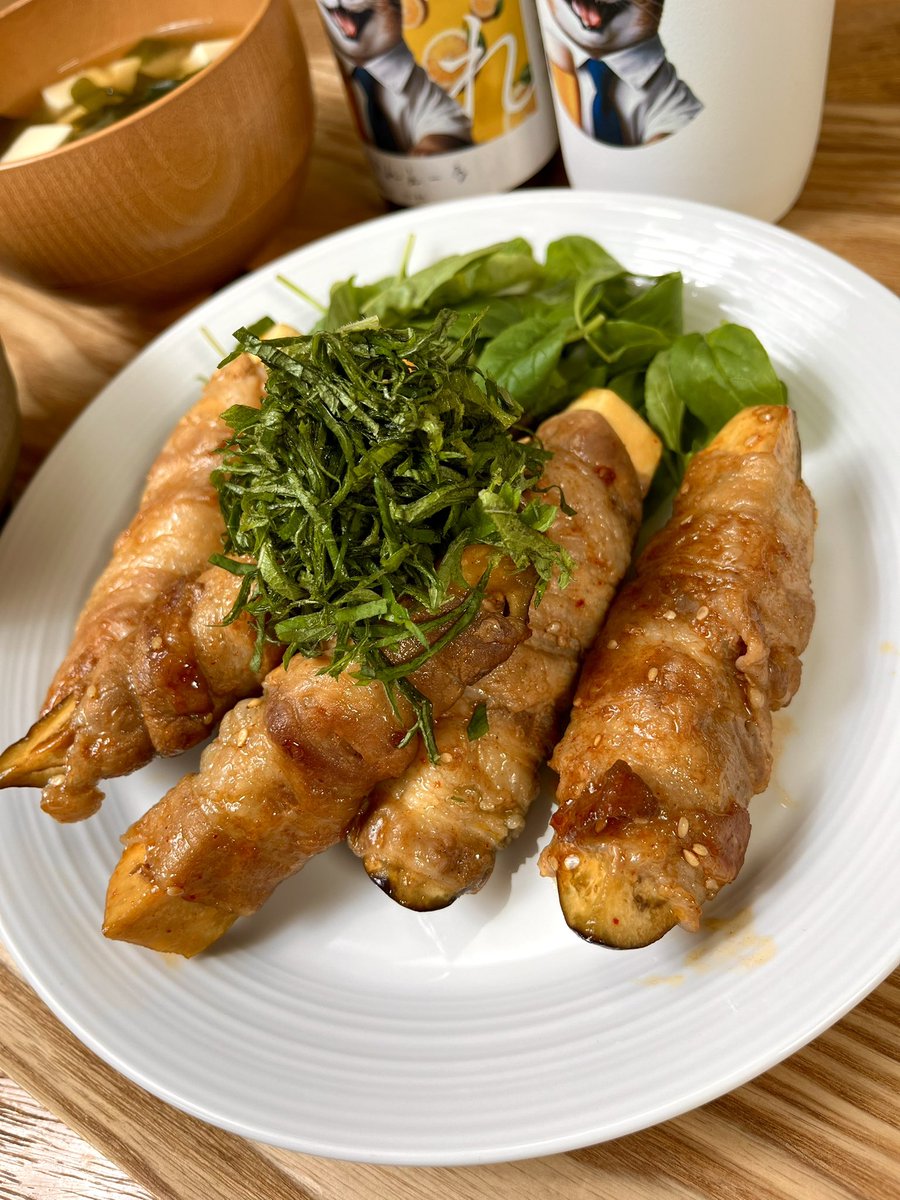 pikichidesuyo's tweet photo. ナスの肉巻き🍆
ご飯が進むうまいやつ
ナスは美肌にいいとされるポリフェノールが豊富なんだって！ https://t.co/8Xq6OXTN3L